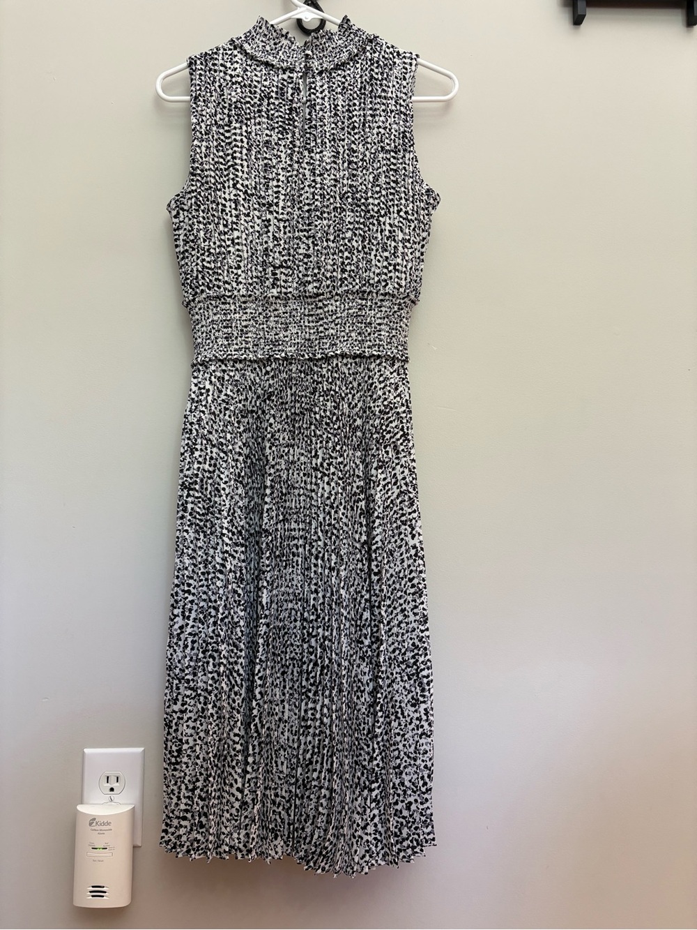Nanette Lepore Pleated Smocked Mock Neck Midi Dress - Size 6 - Picture 6 of 7